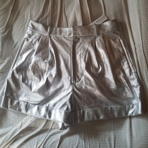 NWT Silver metallic faux leather shorts alice + olivia BY STACEY BENDET